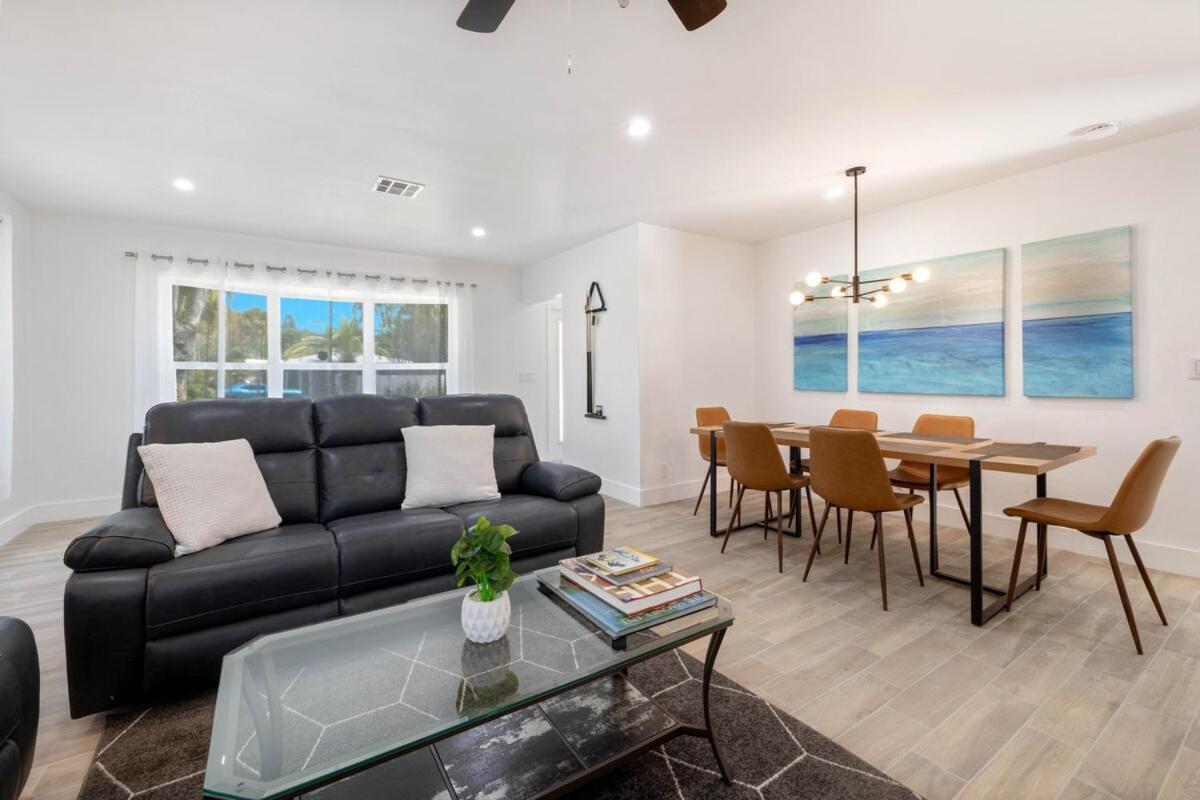 Spacious Pool Mins To Beach,airport,pets Ok